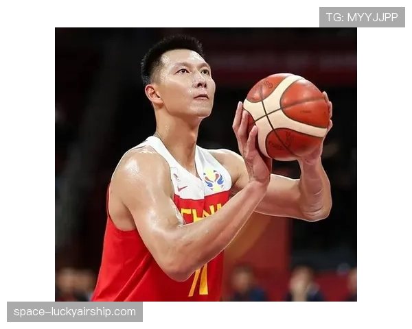 特写:老将易建联季后赛出场时间创新低,场下领袖作用凸显 特写:老将易建联季后赛出场时间创新低,场下领袖作用凸显